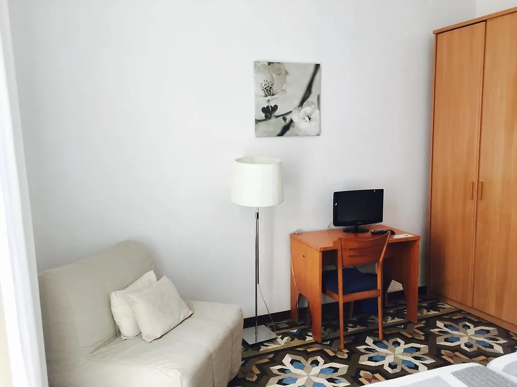 Hostal Eixample Barcelona 2*,  Spain
