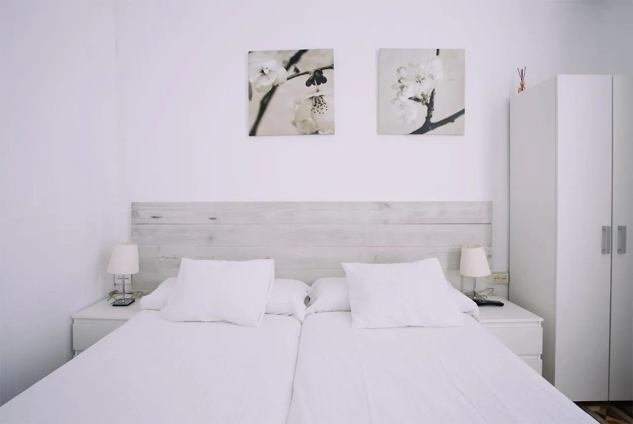 Hostal Eixample Barcelona 2*,  Spain