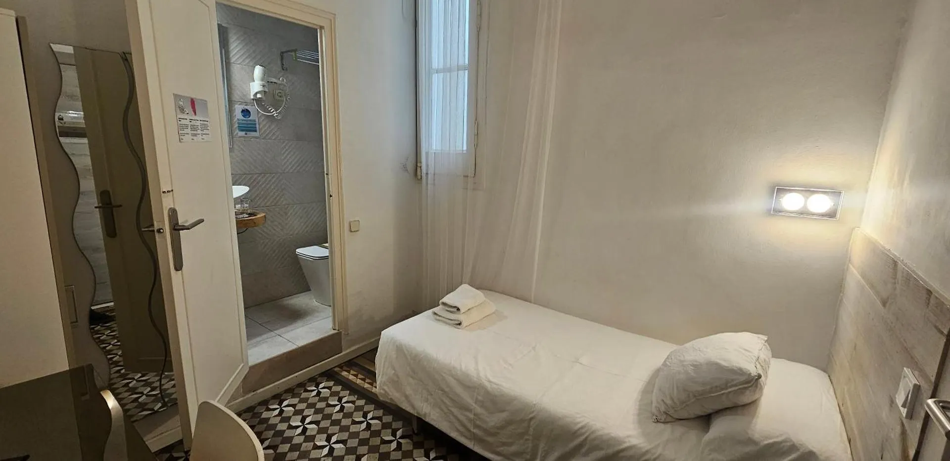 Hostal Eixample Barcellona Spagna